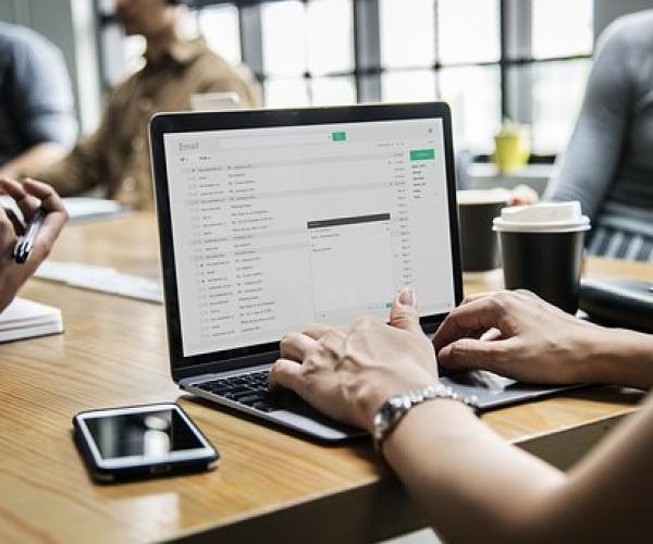 DIVORCE POUR FAUTE : devoir de fidélité, échanges par mails et mode de preuve