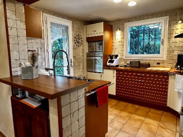 A vendre : Maison T5 terrain et piscine La Bouiladisse 