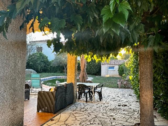 A vendre : Maison T5 terrain et piscine La Bouiladisse 