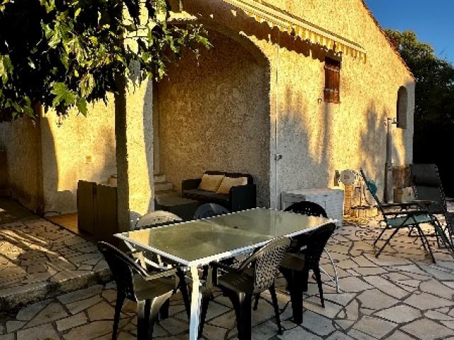 A vendre : Maison T5 terrain et piscine La Bouiladisse 